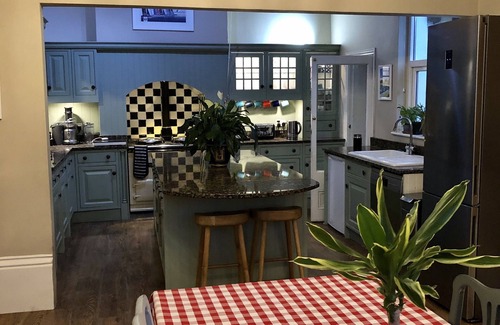 Portsmouth House | Large Detatched Victorian Villa in Southsea - 6 Bed 12 guests - for families