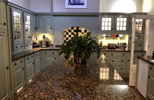Portsmouth House | Large Detatched Victorian Villa in Southsea - 6 Bed 12 guests - for families