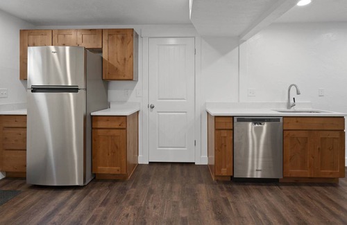 Orem House | Large Dining Area to Gather, 20 min to Sundance Ski Resort, 2 Kitchens, Close to Mall, BYU, UVU, BBQ