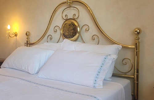 Luino Bed & Breakfast | Large downtown Luino apartment with lake views