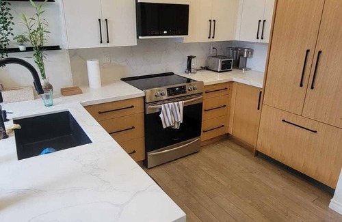 Cabbagetown South Apartment | Large downtown Toronto townhouse. Perfect for large groups and families!