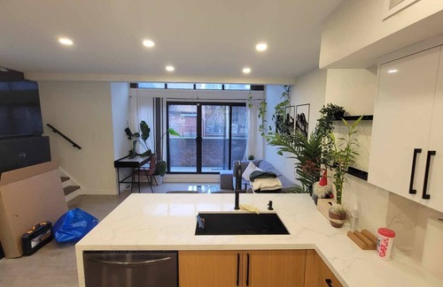 Cabbagetown South Apartment | Large downtown Toronto townhouse. Perfect for large groups and families!