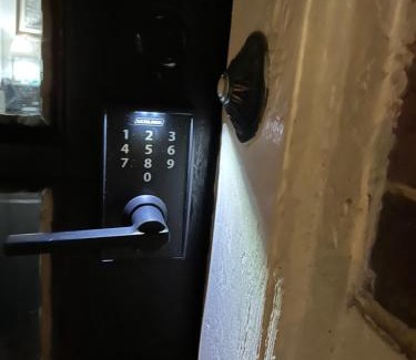 Columbia Heights Apartment | Large DUPLEX Apt 2Bdrm 1Den-Metro