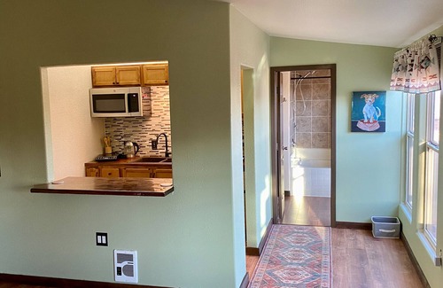 Moriarty Apartment | Large Efficiency Apartment w/Kitchenette, Laundry & Screened Porch