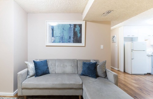 Grandview-Woodland House | Large, elegant & comfortable suite for your Vancouver getaway!