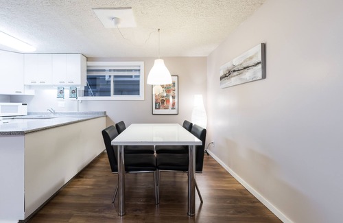 Grandview-Woodland House | Large, elegant & comfortable suite for your Vancouver getaway!