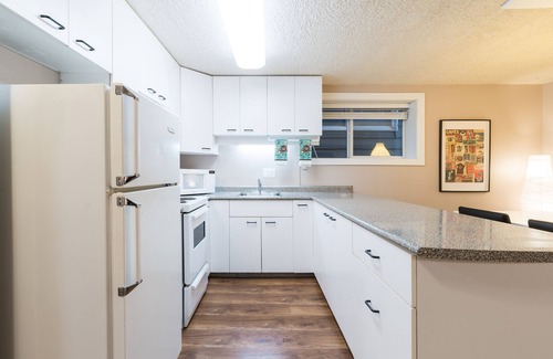 Grandview-Woodland House | Large, elegant & comfortable suite for your Vancouver getaway!