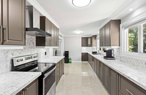 Caledon House | Large Estate House ~ 6BR and 4.5WR ~ Sauna ~ Games ~ Pool Table ~ Hot tub - Pool