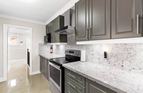 Caledon House | Large Estate House ~ 6BR and 4.5WR ~ Sauna ~ Games ~ Pool Table ~ Hot tub - Pool