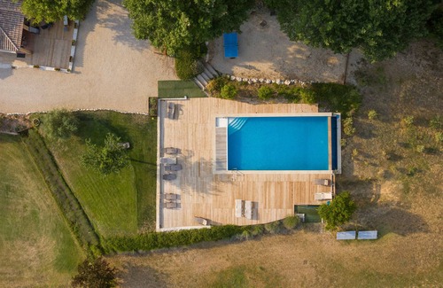 Peypin-d'Aigues House | Large estate with private pool at the foot of the luberon