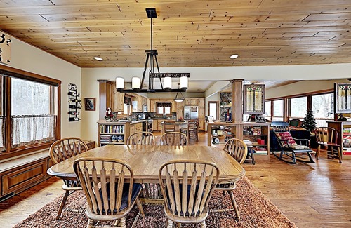 New Auburn Cabin | Large Executive Lake Home On Popular Northern Wisconsin Chain of Lakes