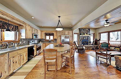 New Auburn Cabin | Large Executive Lake Home On Popular Northern Wisconsin Chain of Lakes