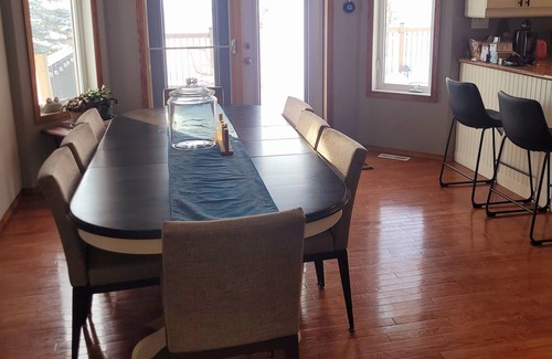 Bellevue House | Large Fam Friendly Home - Hot Tub- Air Conditioning - Game Room - Child Friendly