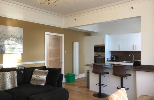 Catford Apartment | Large family bedroom apt in quiet area with good access to Central London
