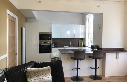 Catford Apartment | Large family bedroom apt in quiet area with good access to Central London