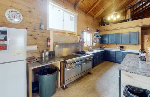 La Sal Cabin | Large Family Cabin with Commercial Kitchen and Lot of Sleeping Options