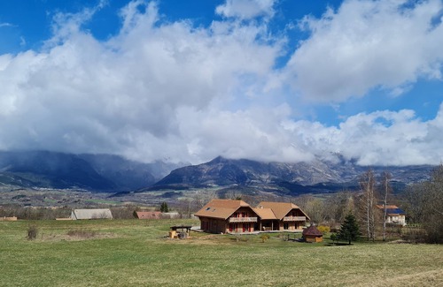 Poligny Ski Chalet | Large family chalet facing the mountains