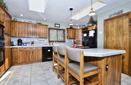 Northwest Colorado Springs House | LARGE FAMILY FRIENDLY HOME-INCREDIBLE MOUNTAIN VIEWS!