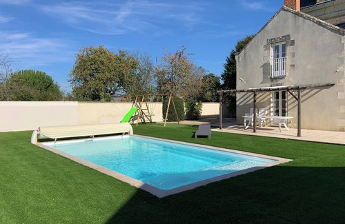Saint-Cyr-la-Lande Villa | Large family home with swimming pool
