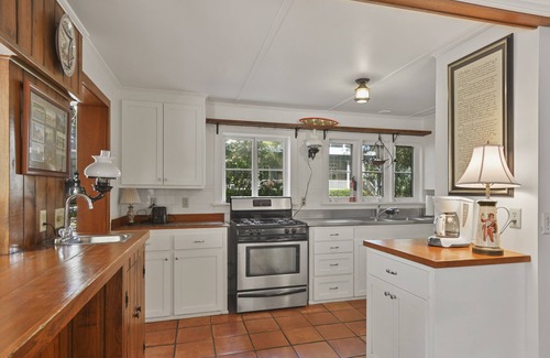 King City House | Large Family Friendly Beach House in Village with the perfect private pool!