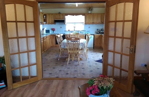 Ballinskelligs House | Large family friendly cottage, great wifi, 500 meters from beach, bar & resto!