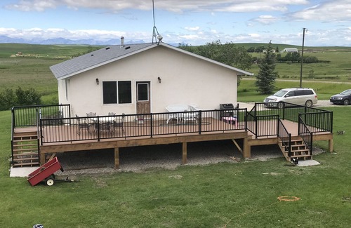 Cardston County House | Large, Family Friendly Country Full house near Waterton and Cardston