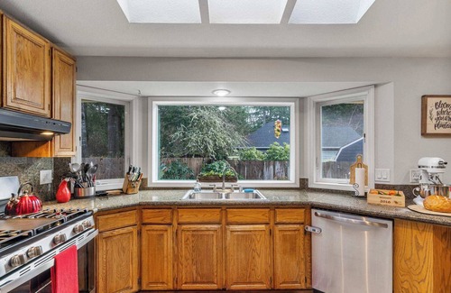 Olympia House | Large Family-Friendly Home on NW Side - Dogs OK