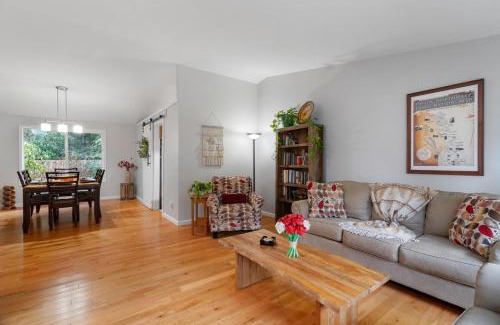 Olympia House | Large Family-Friendly Home on NW Side - Dogs OK