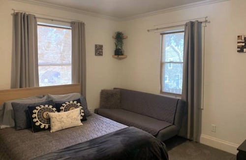 South Kansas City Villa | Large Family getaway-mins to stadiums and downtown. Sleeps up to 25.