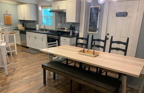 South Kansas City Villa | Large Family getaway-mins to stadiums and downtown. Sleeps up to 25.
