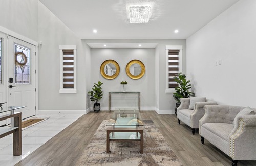 Chestermere House | LARGE FAMILY HOME , SPACIOUS & MODERN BY THE LAKESIDE.