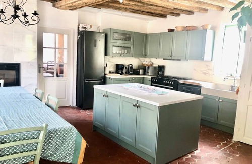 Verdelot House | Large family home near Disneyland 44 kms)
