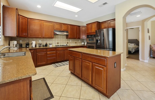 Visalia House | Large Family home near Sequoia National Park