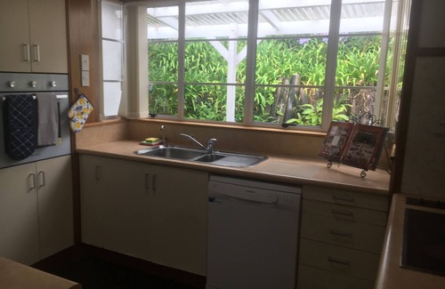 Torbay House | LARGE FAMILY HOME - Short Walk to Two Beaches & Netflix