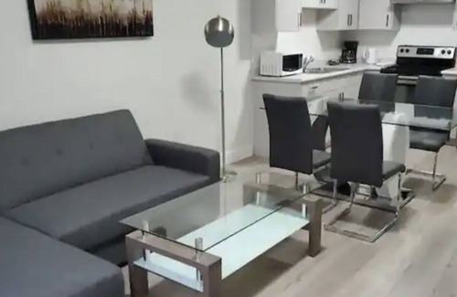 Surrey Newton House | Large family home sleeps upto 18 people