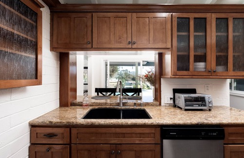 Lemon Grove House | Large family home with pool, barbecue and mountain views!