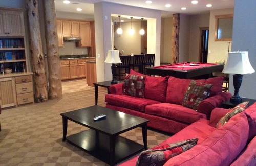 Boulder Ridge House | Large Family home with 5 bedrooms and private hot tub