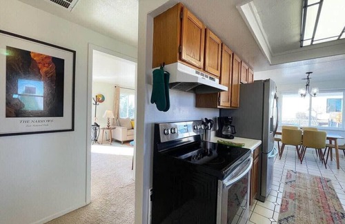 Kanab House | Large family home with big backyard! Near Zion National Park! Sleeps 10!
