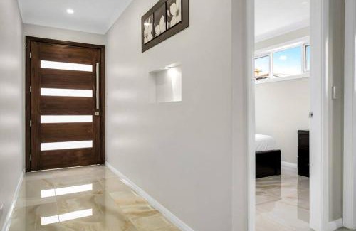 Campbelltown House | Large Family Home with plenty of amenities