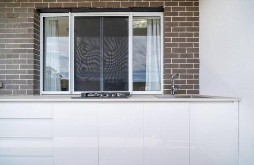 Campbelltown House | Large Family Home with plenty of amenities