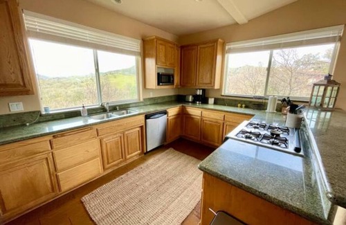 Oak Shores House | Large Family home with 2 Master Bedrooms!