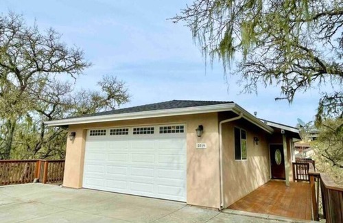 Oak Shores House | Large Family home with 2 Master Bedrooms!