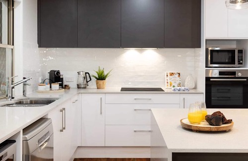 Taringa House | Large Family Pool Home in Taringa|Pets|6km to CBD