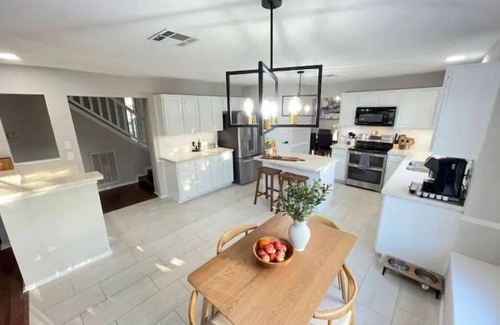 North Buttercup Creek House | Large Family Private Home - HOT TUB, Pool, Pool Table, game room, dog friendly!