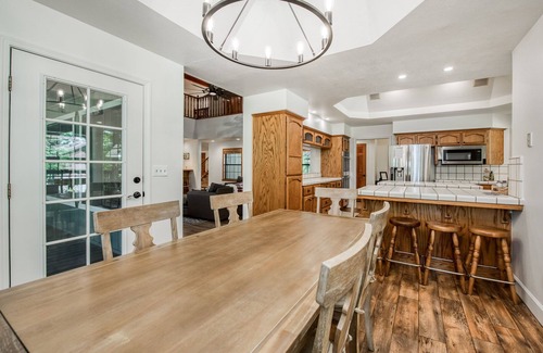 Shaver Lake Cabin | Large Family Retreat-6 BEDROOMS, Sleeps 16!