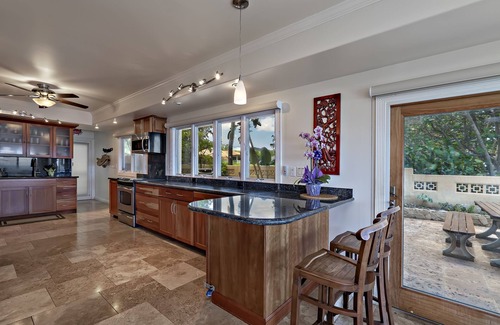 Mokuleia House | Large Family Retreat on Calm Swimming Beach, A/C