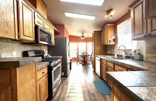 Kanab House | Large Family retreat, Private hot tub, Sleeps 10