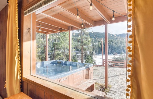 Evergreen West Central House | Large Family Retreat in Evergreen: Hot Tub & Deck!