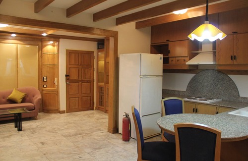 Chan Kasem Apartment | Large Family Room near MRT Ladprao