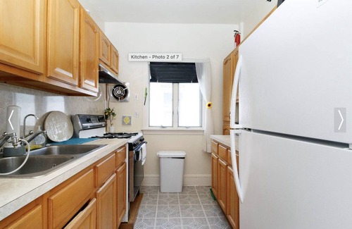 Gravesend Apartment | Large Family Style Apartment in a quiet neighborhood near the subway station